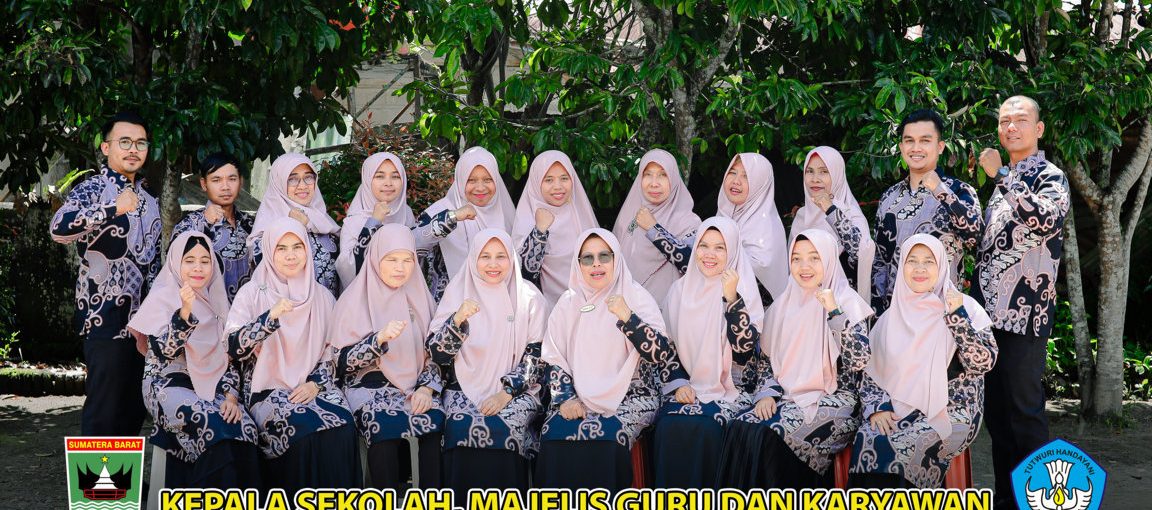 Foto Bersama Baju Batik